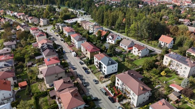 bliźniak, 5 pokoi Bochnia, rondo im. gen. bryg. Jerzego Kazimierza Dobrodzickiego. Zdjęcie 1