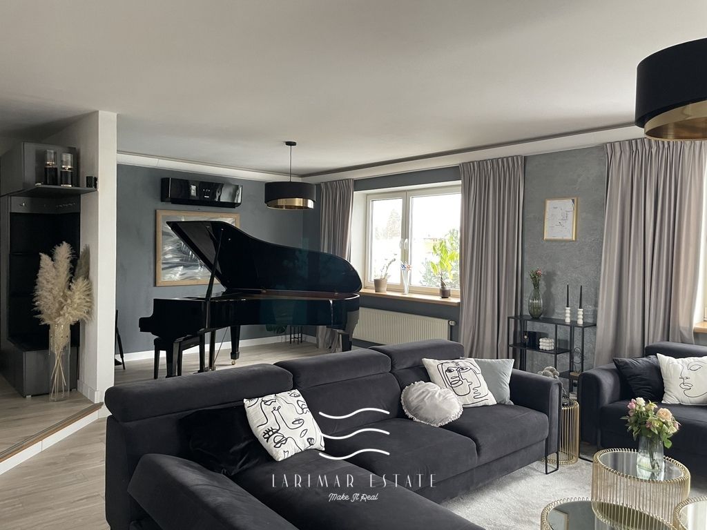 dom wolnostojący, 15 pokoi Warszawa Targówek, ul. Wolbromska. Zdjęcie 1