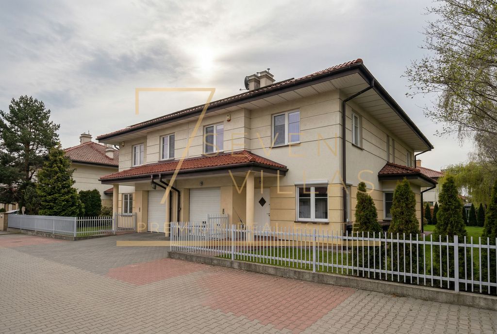 bliźniak, 5 pokoi Reguły. Zdjęcie 1