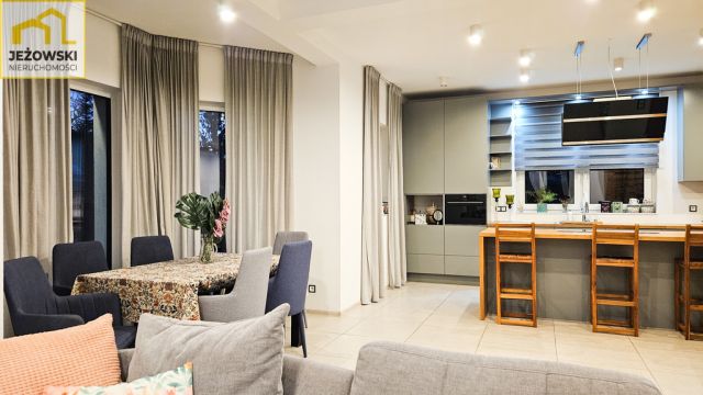 dom wolnostojący, 6 pokoi Janowiec. Zdjęcie 4