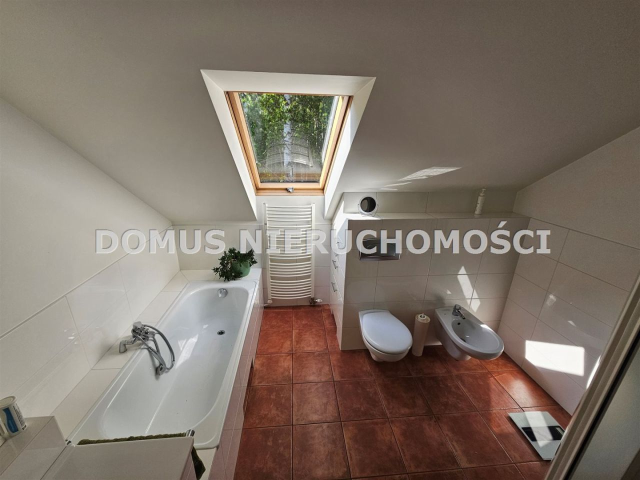 dom wolnostojący, 10 pokoi Ewcin. Zdjęcie 31