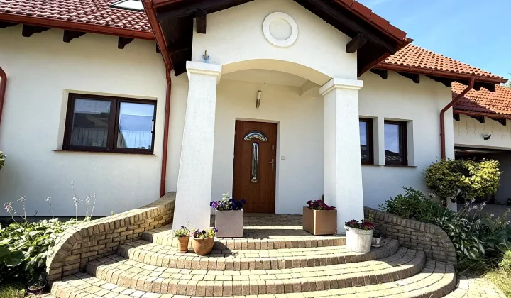 dom wolnostojący, 6 pokoi Banino, ul. Bajeczna