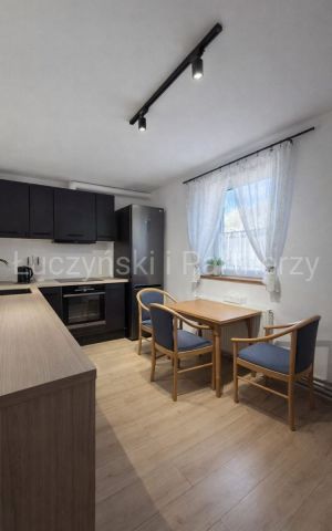 dom wolnostojący, 5 pokoi Staniszów. Zdjęcie 2