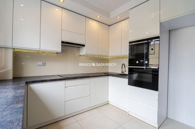 Mieszkanie 4-pokojowe Skawina, ul. Mikołaja Kopernika. Zdjęcie 3