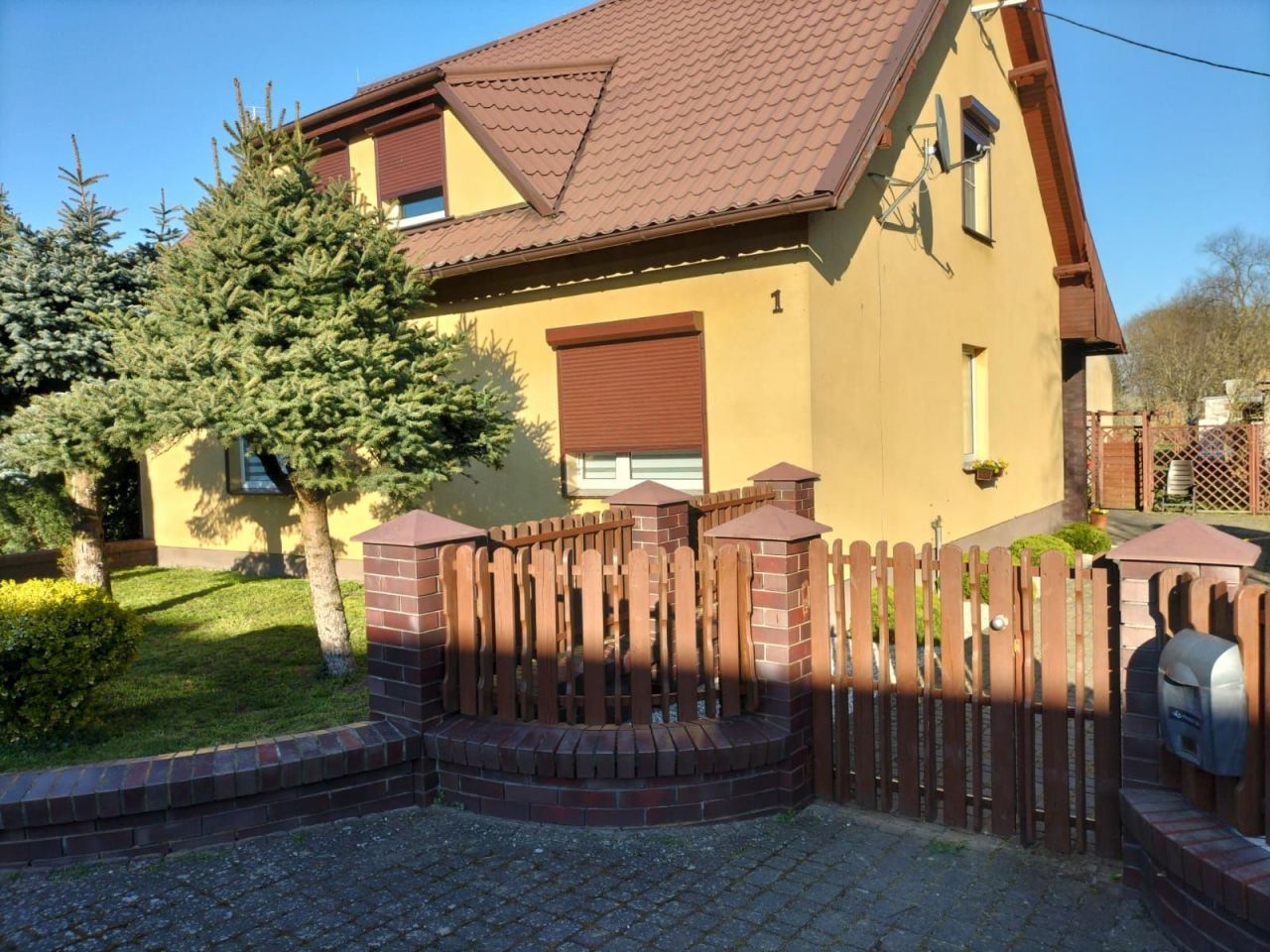 dom wolnostojący, 4 pokoje Niepart. Zdjęcie 1