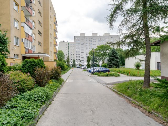 Mieszkanie 4-pokojowe Kraków Czyżyny, os. Dywizjonu 303. Zdjęcie 37