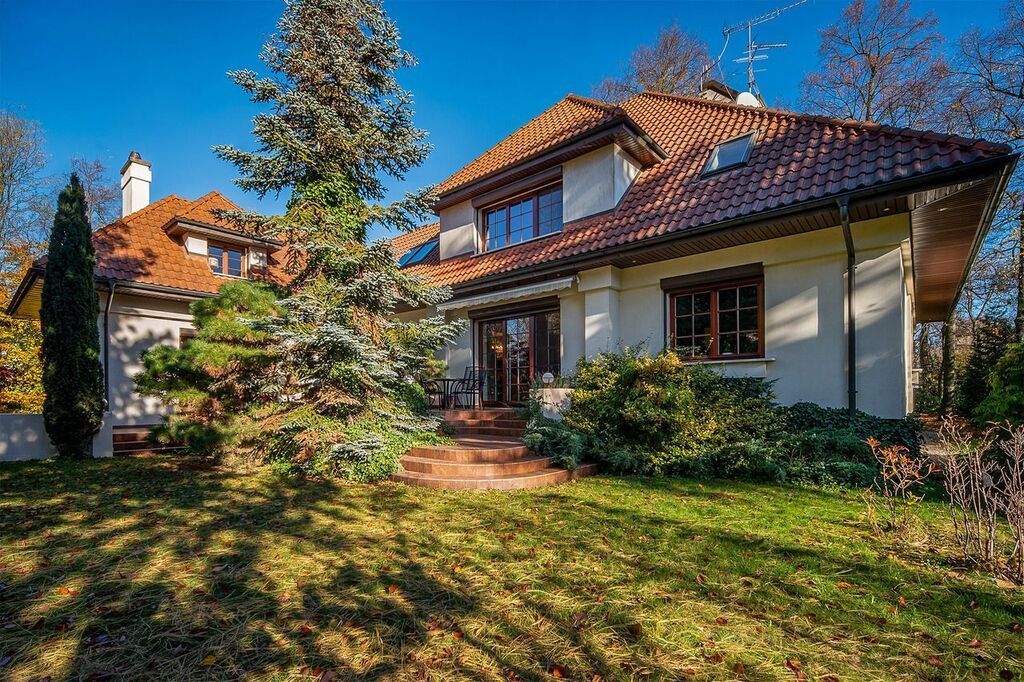 dom wolnostojący, 11 pokoi Łódź Julianów, ul. Świetlana