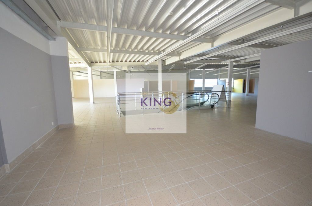 Üzlethelyiség, 500 m²