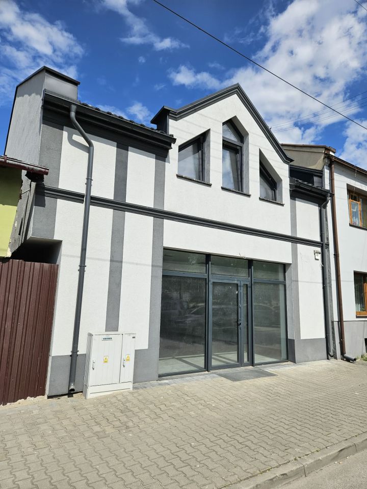 Lokal Biała Rawska, pl. Wolności. Zdjęcie 1