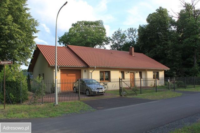 dom wolnostojący, 4 pokoje Świętoszów, ul. Koszarowa. Zdjęcie 1