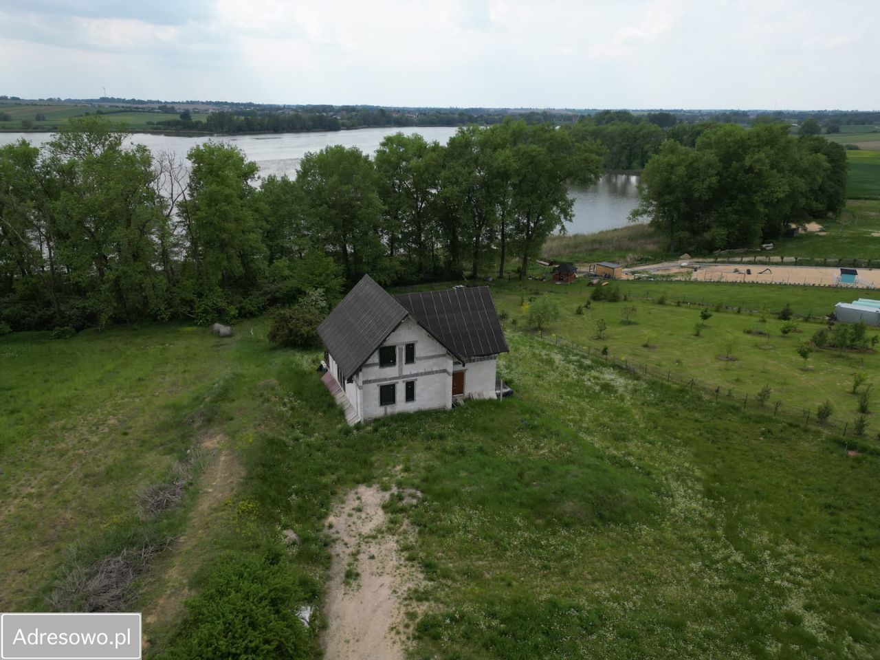 dom wolnostojący, 9 pokoi Łysinin. Zdjęcie 17