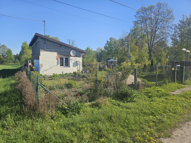 dom wolnostojący, 2 pokoje Sielec. Zdjęcie 1