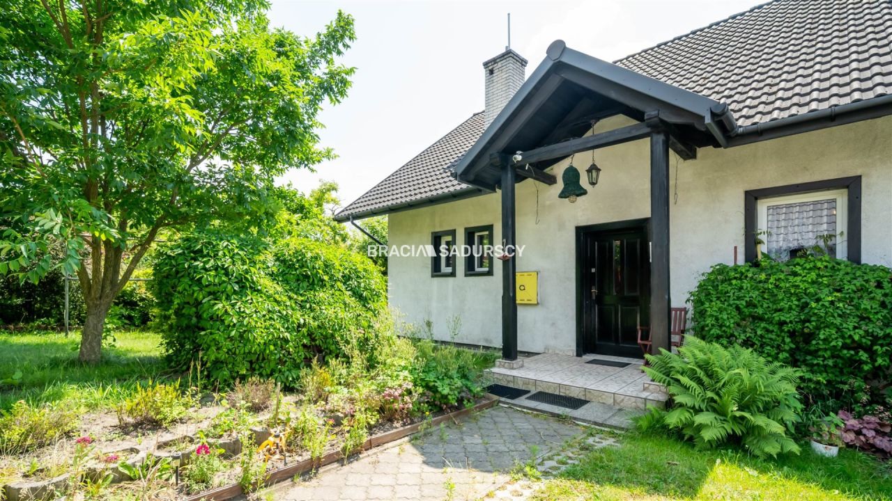 dom wolnostojący, 4 pokoje Rożnowa. Zdjęcie 25