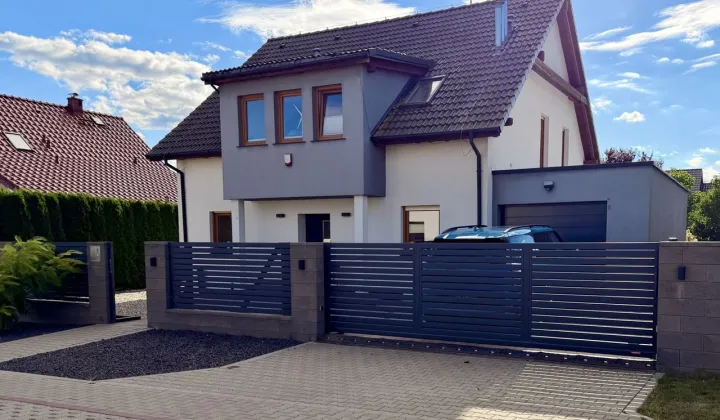 dom wolnostojący, 6 pokoi Dobra, ul. Poetycka