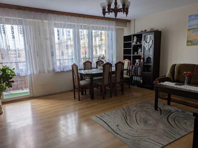 Mieszkanie 3-pokojowe Pabianice Bugaj, ul. Jadwigi Wajsówny. Zdjęcie 1