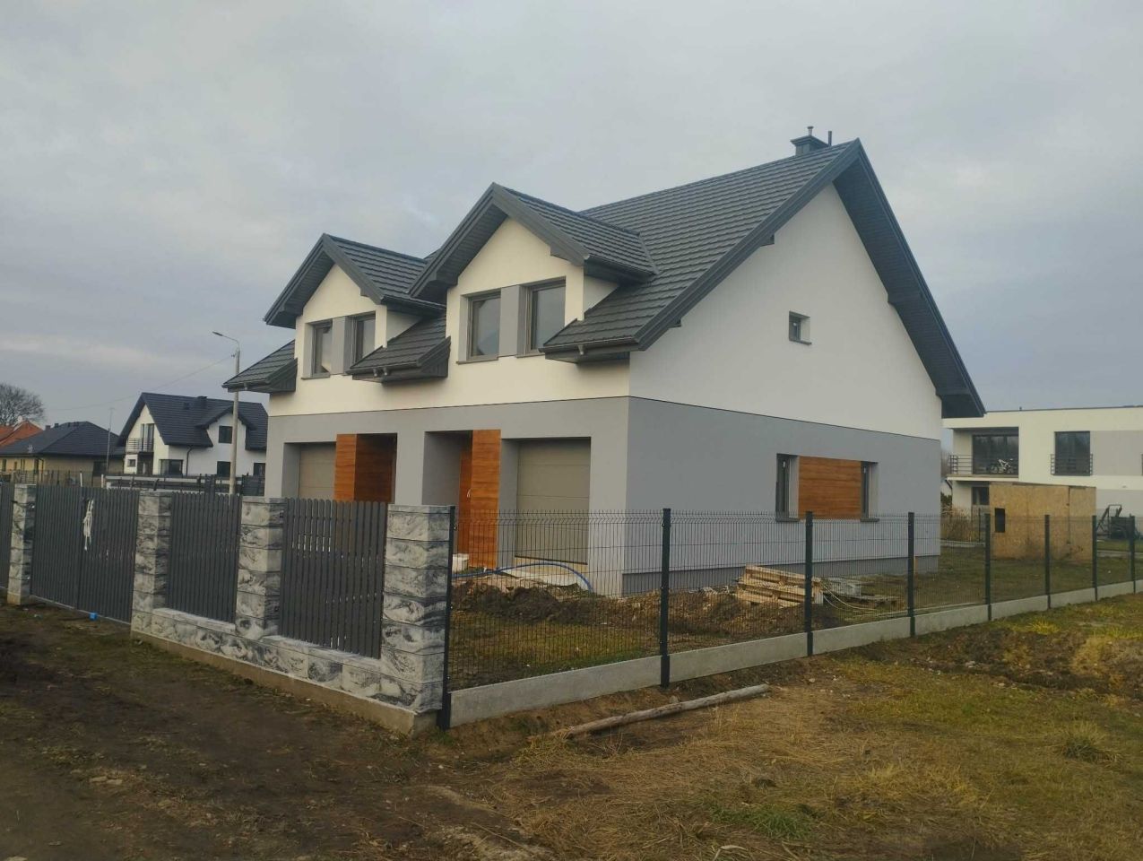 bliźniak, 4 pokoje Ciemne. Zdjęcie 4