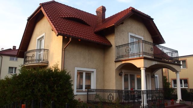 dom wolnostojący, 5 pokoi Rumia Centrum, ul. Wileńska. Zdjęcie 1