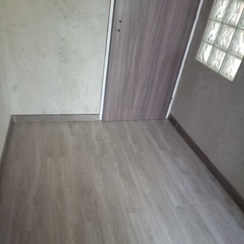 Mieszkanie 1-pokojowe Ostrowiec Świętokrzyski Stawki. Zdjęcie 1