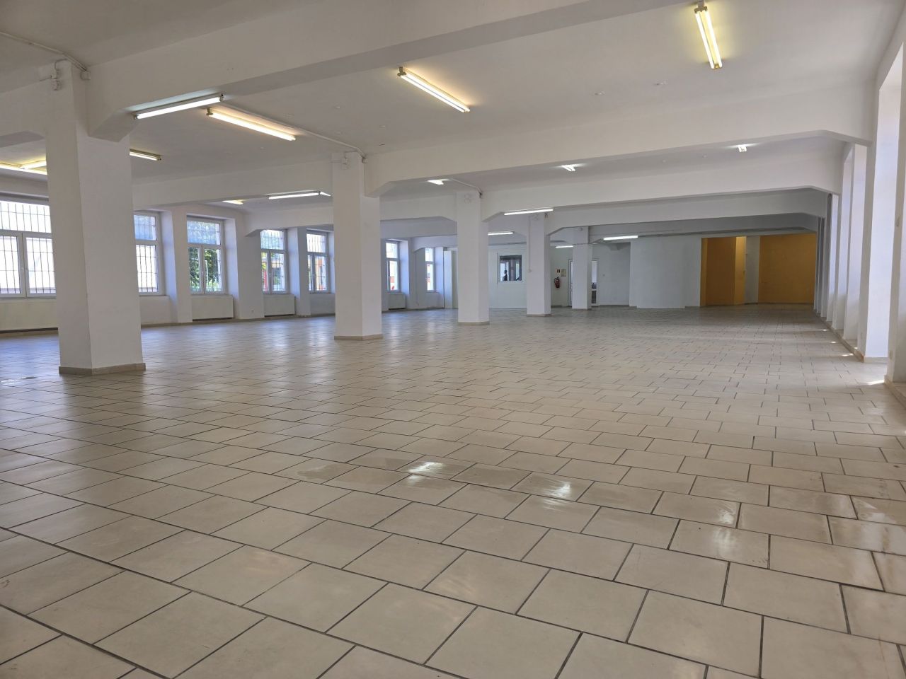 Lokal Brzeg Centrum, ul. Trzech Kotwic. Zdjęcie 1