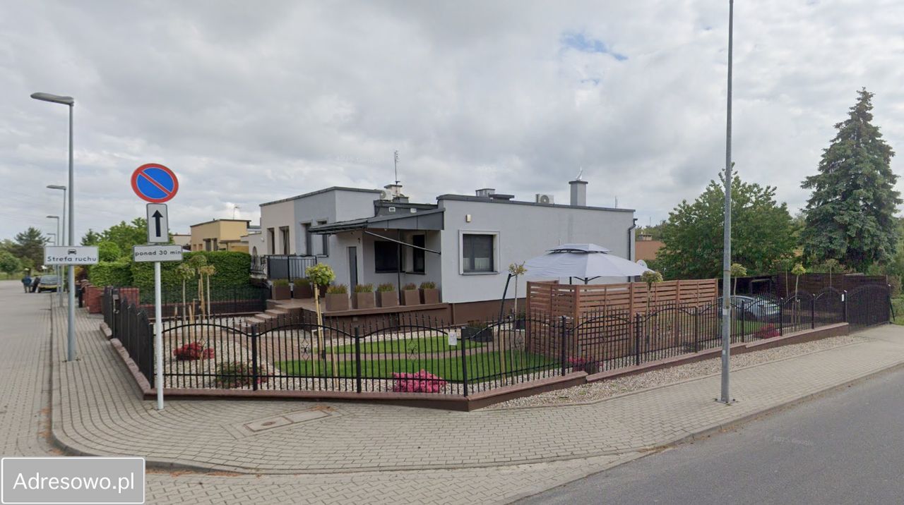 dom szeregowy, 4 pokoje Polkowice, ul. Świerkowa. Zdjęcie 1