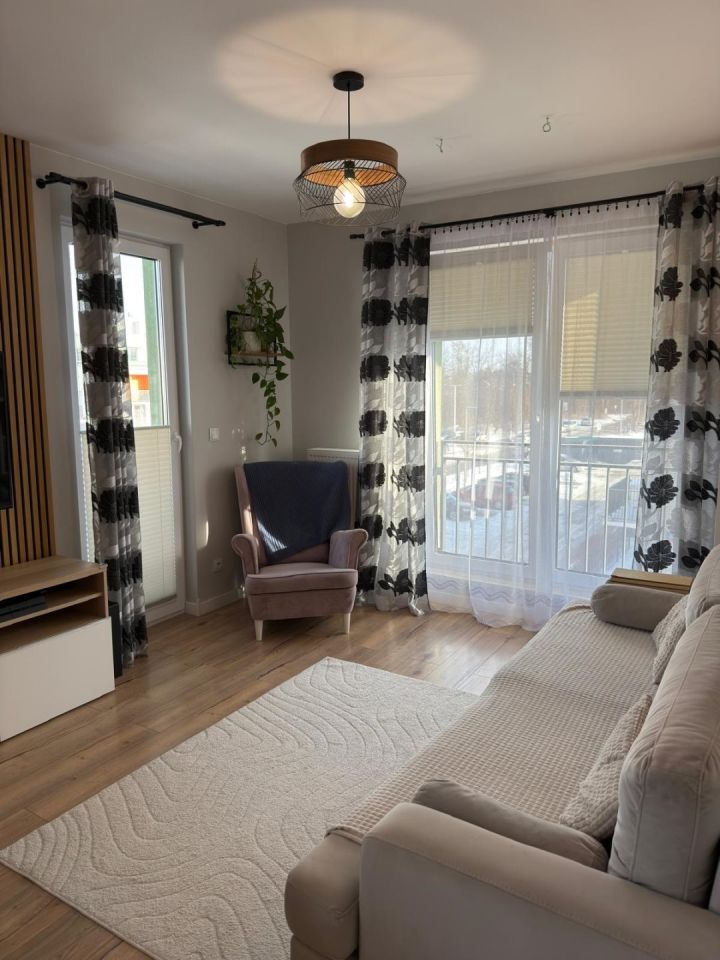 Mieszkanie 3-pokojowe Zamienie. Zdjęcie 2