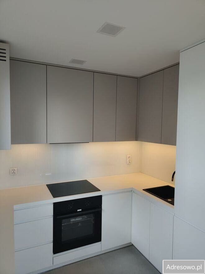 Mieszkanie 3-pokojowe Bielsko-Biała Śródmieście, ul. Henryka Siemiradzkiego. Zdjęcie 1