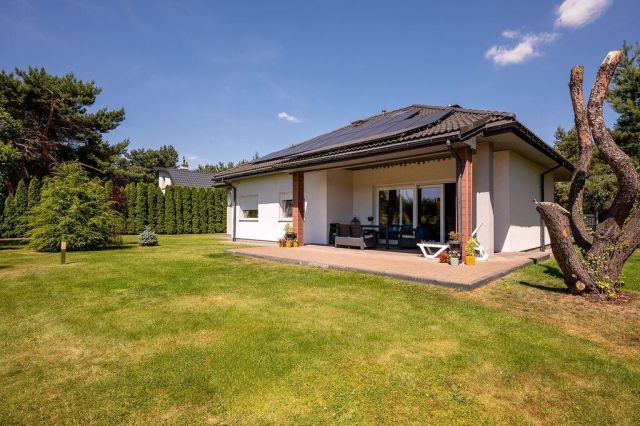 dom wolnostojący, 4 pokoje Zgierz, ul. Przyrodnicza. Zdjęcie 1