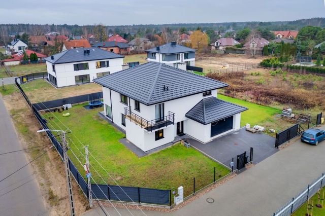 dom wolnostojący, 6 pokoi Chotomów, ul. Bagienna. Zdjęcie 1