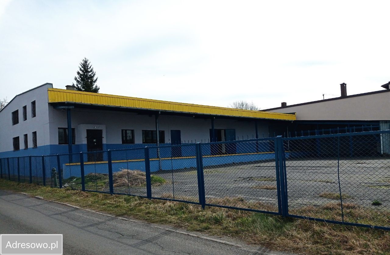 Hala/magazyn Lututów, rynek Rynek. Zdjęcie 1