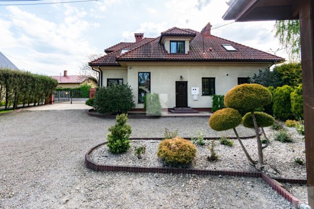 dom wolnostojący, 7 pokoi Lesko, ul. Kościuszki. Zdjęcie 21