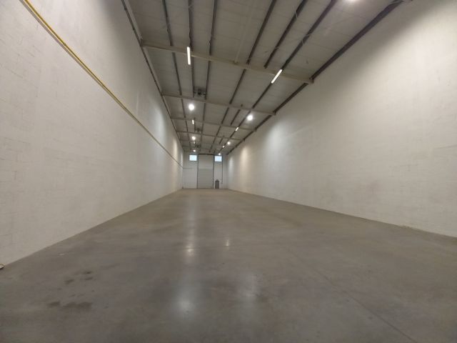 Hala/magazyn Wólka Kosowska. Zdjęcie 4