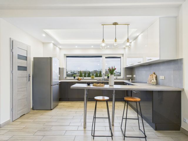 bliźniak, 4 pokoje Pruszków Żbików, ul. Żbikowska. Zdjęcie 1