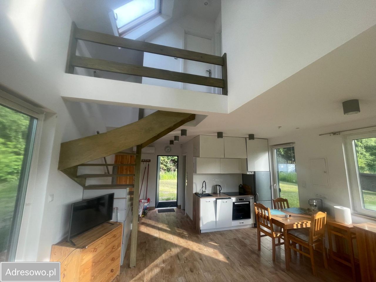 dom wolnostojący, 1 pokój Karwica. Zdjęcie 5