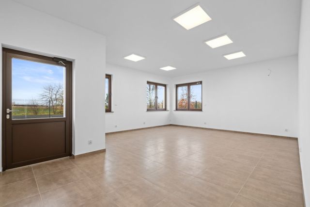 Lokal Jelcz-Laskowice, ul. Oleśnicka. Zdjęcie 2