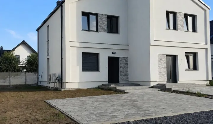 bliźniak, 4 pokoje Niemodlin, ul. Słoneczna