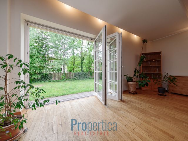 dom wolnostojący, 7 pokoi Warszawa Choszczówka, ul. Brzozowy Zagajnik. Zdjęcie 1