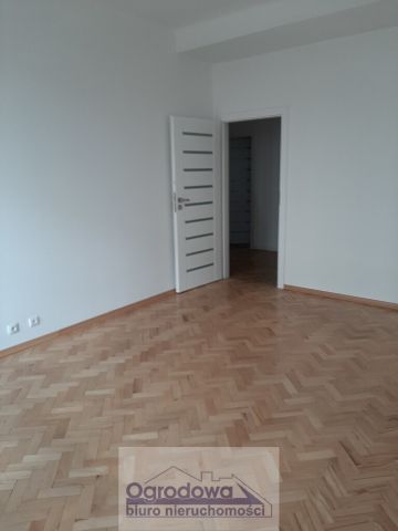 Mieszkanie 3-pokojowe Warszawa Śródmieście, al. "Solidarności". Zdjęcie 2