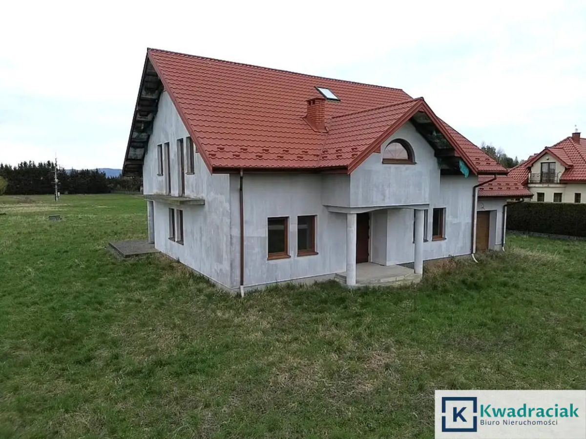 dom wolnostojący, 6 pokoi Moderówka