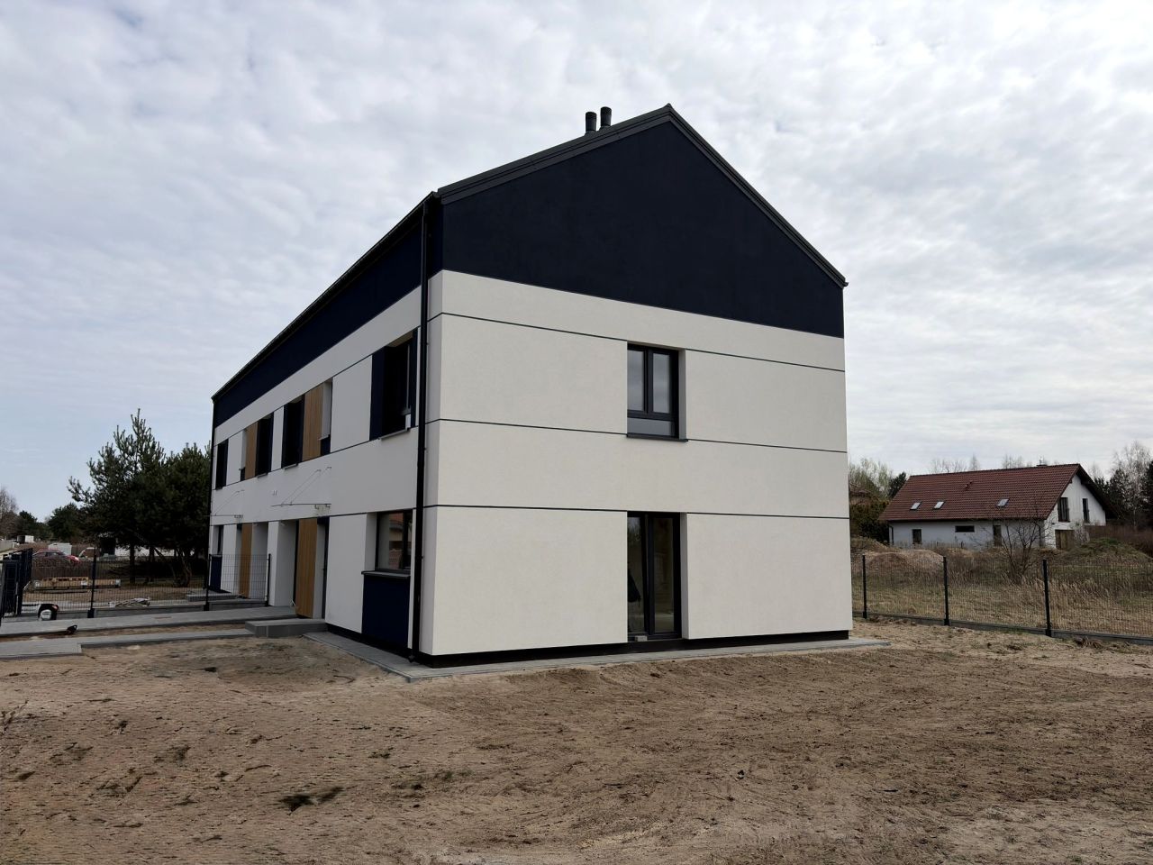 bliźniak, 5 pokoi Koczargi Stare, ul. Jagodowa. Zdjęcie 2