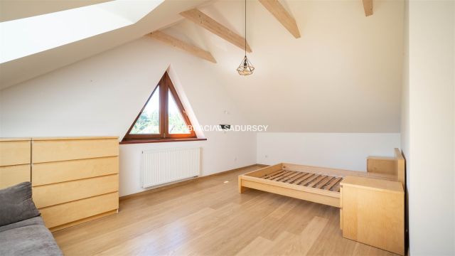 Mieszkanie 4-pokojowe Brzyczyna. Zdjęcie 12