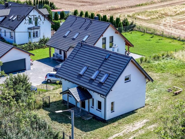 dom wolnostojący, 4 pokoje Stanisławowo. Zdjęcie 1