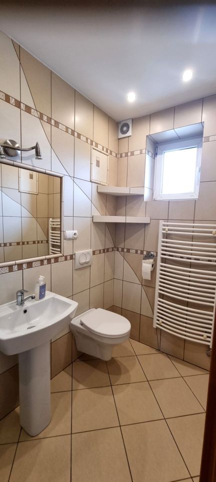 dom wolnostojący, 5 pokoi Damienice. Zdjęcie 9