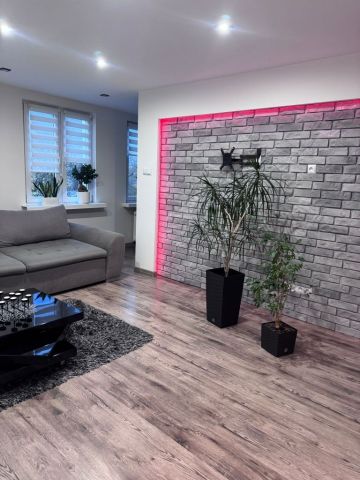 Mieszkanie 3-pokojowe Ostrowiec Świętokrzyski, ul. Jana Kochanowskiego. Zdjęcie 1