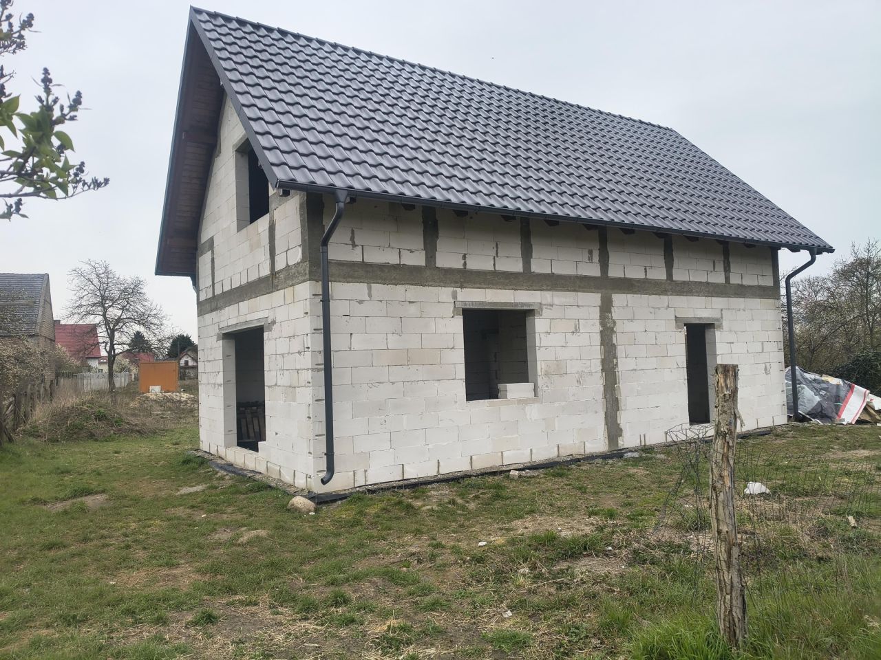 dom wolnostojący, 5 pokoi Radówek. Zdjęcie 3