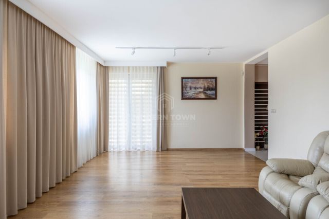 dom wolnostojący, 5 pokoi Rusiec. Zdjęcie 5