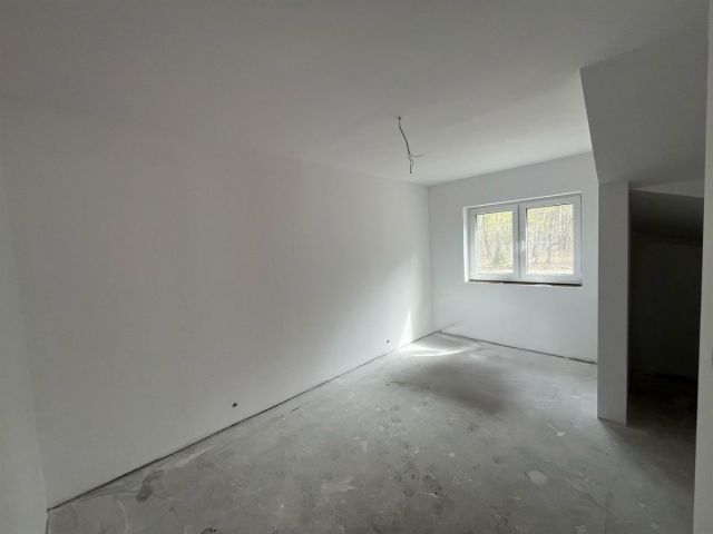 dom wolnostojący, 4 pokoje Rasy. Zdjęcie 8