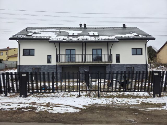 bliźniak, 6 pokoi Sierakowice, ul. Wiejska. Zdjęcie 1