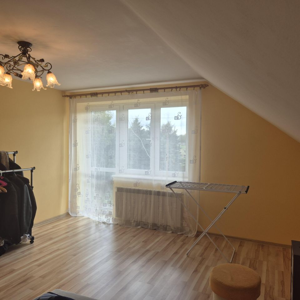 dom wolnostojący, 5 pokoi Strażów. Zdjęcie 16