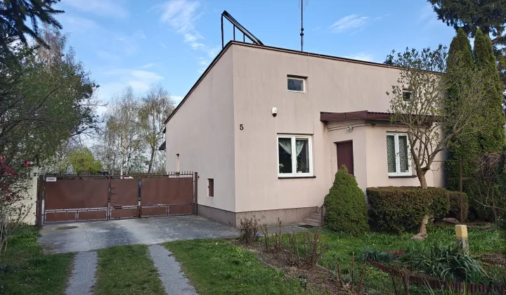 dom wolnostojący, 3 pokoje Oficjałów