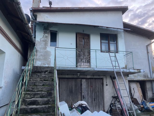 dom wolnostojący, 2 pokoje Lutoryż Kolonia. Zdjęcie 1